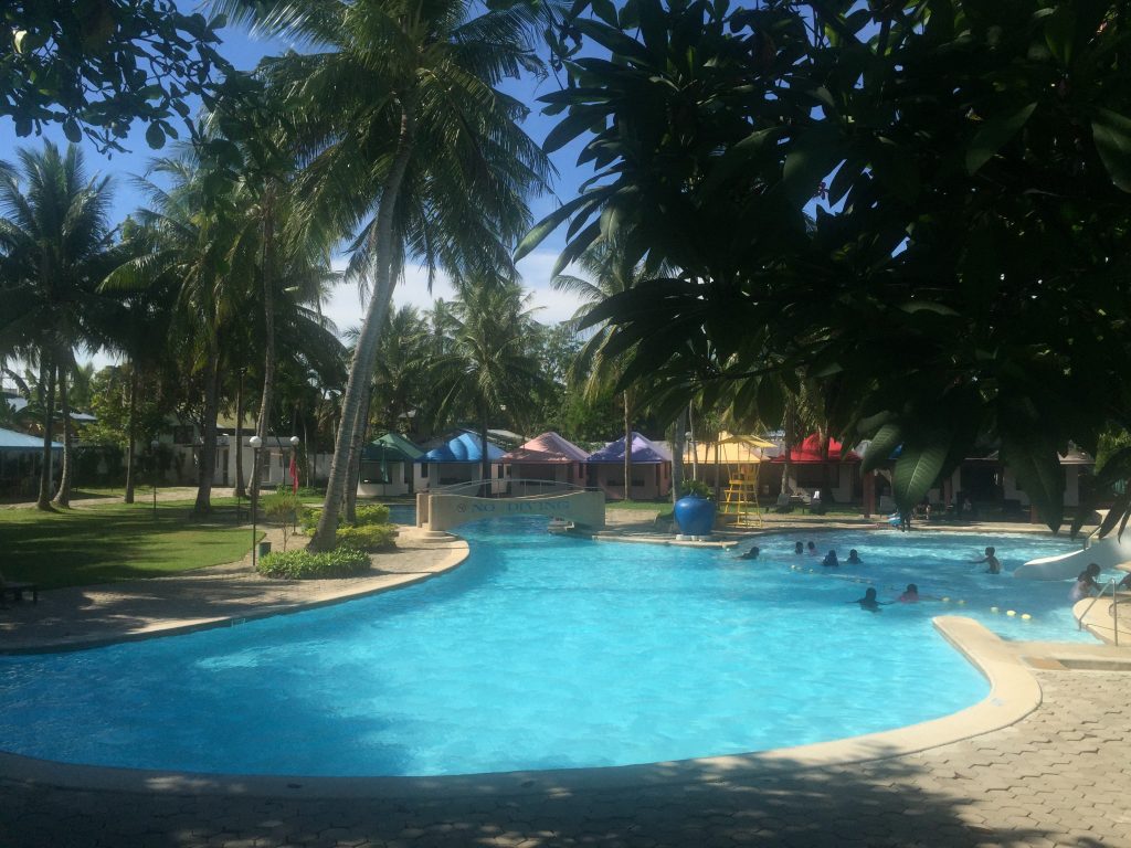 フィリピン留学Cebu Blue Oceanのプール