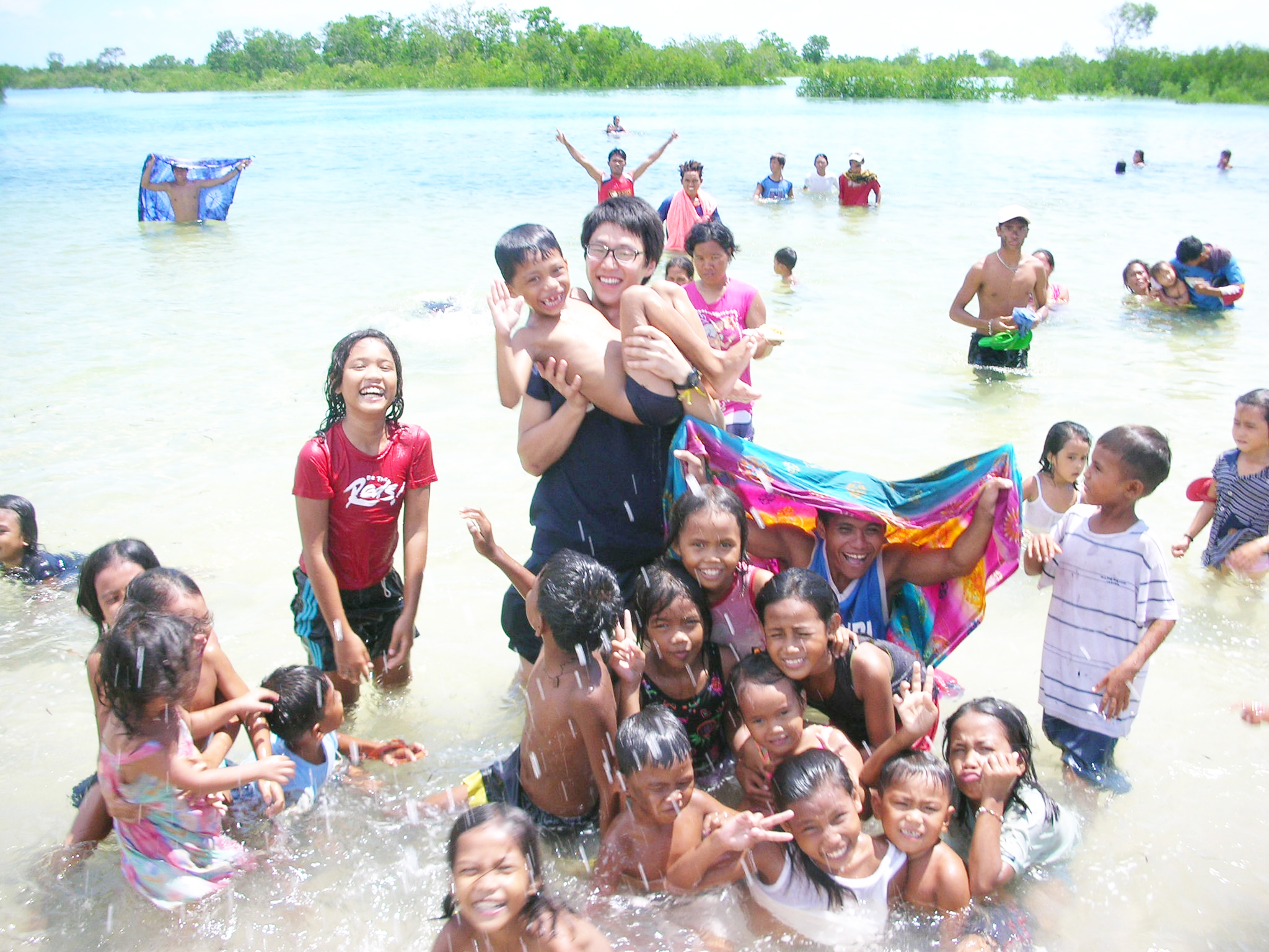 フィリピン留学でボランティア活動をする日本人留学生