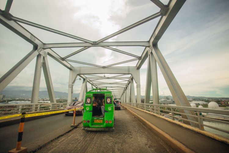 フィリピン・セブ島をつなぐ橋