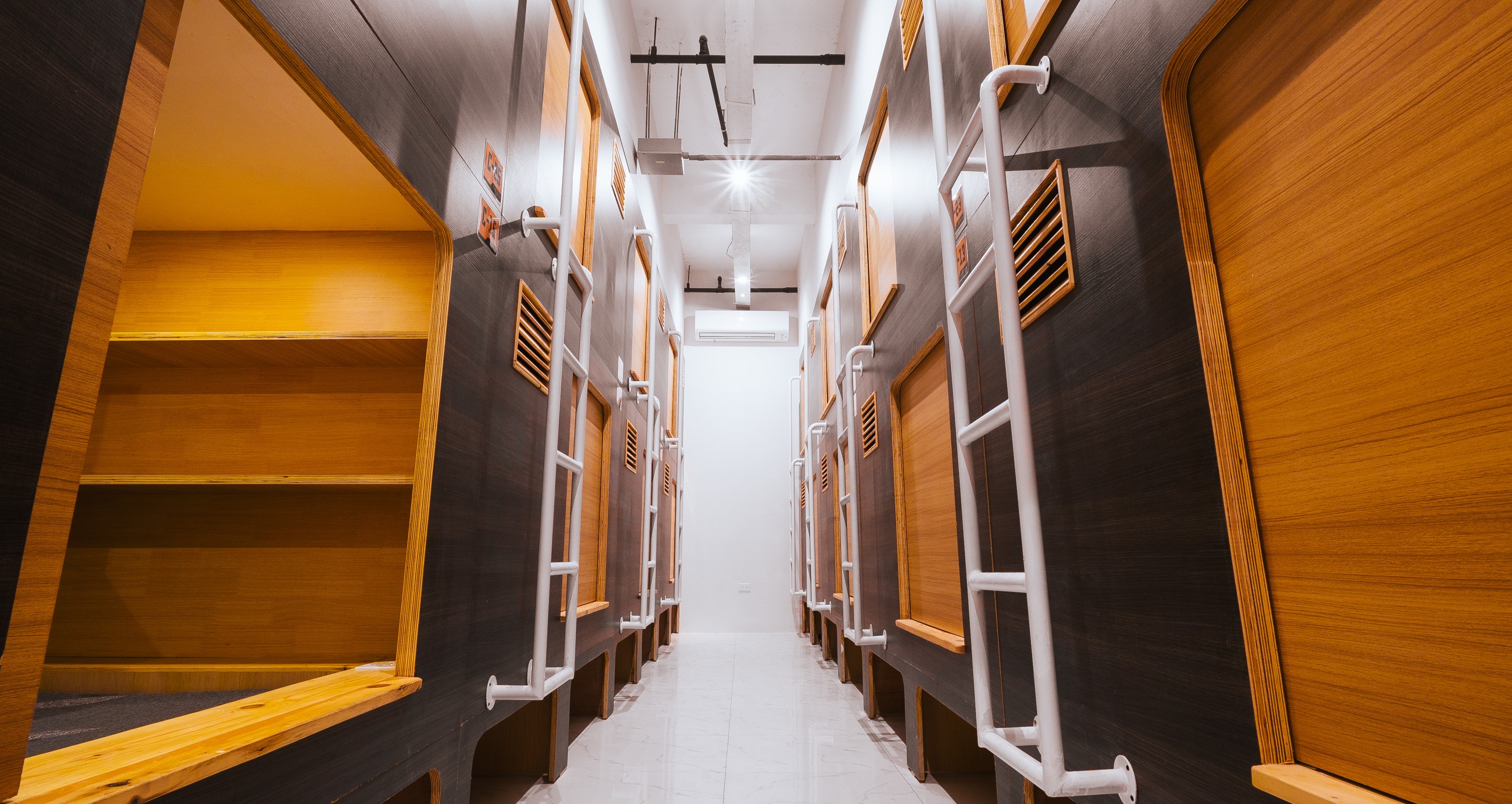 QQ Capsule Room Jones Silva Creatives 4 (1)