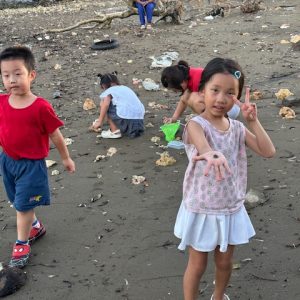 ビーチで遊ぶ様子③