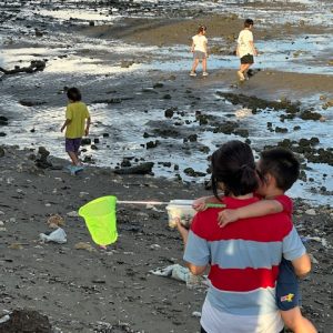 ビーチで遊ぶ様子①