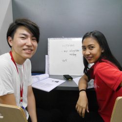フィリピン留学 IDEA CEBU　マンツーマンレッスンを受講中の留学生