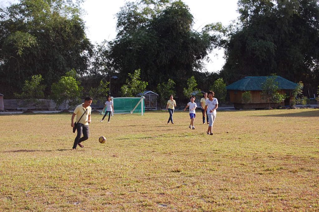 フィリピン留学　MMBS サッカー