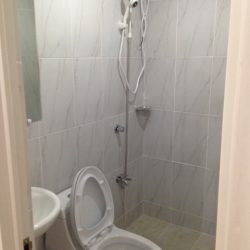 フィリピン留学　EG Academy　トイレ・シャワー１～3人部屋