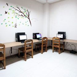 フィリピン留学　PINESチャピスキャンパス コンピュータールーム