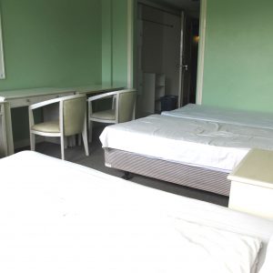フィリピン留学 E-room お部屋のベッド