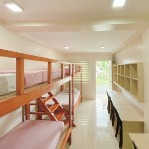12. 四人部屋1