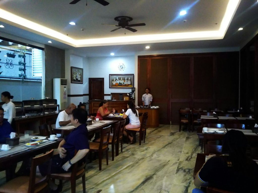 フィリピン留学　KGAのレストラン