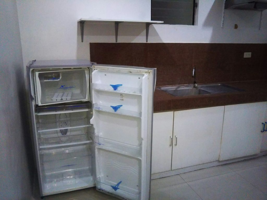 フィリピン留学 TARGET寮の冷蔵庫