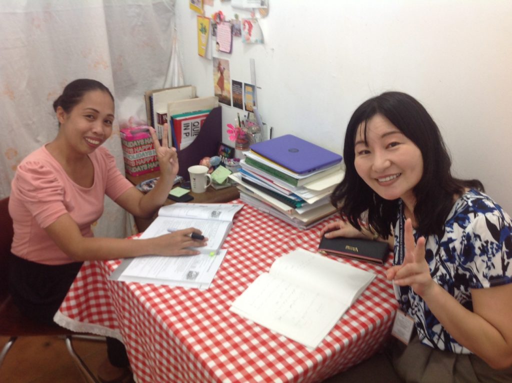 フィリピン留学　ELSAのレッスンを受けるファーストイングリッシュスタッフ