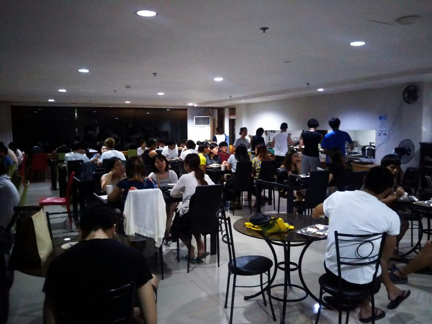 フィリピン留学 3D 夜のカフェテリア