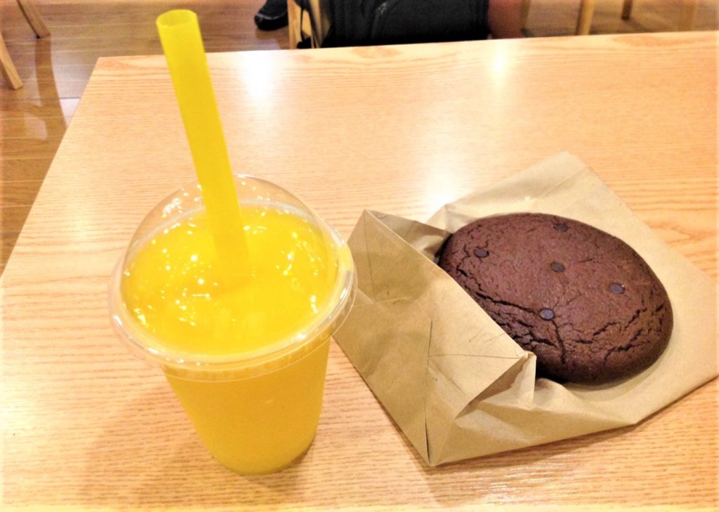 フィリピン留学　CEBU BLUE OCEAN  Cafe mango shake and cokkie