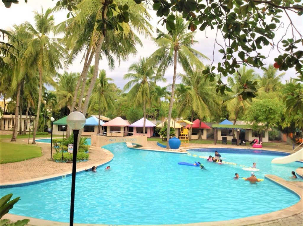 フィリピン留学 CEBU BLUE  OCEAN EGI Hotel pool
