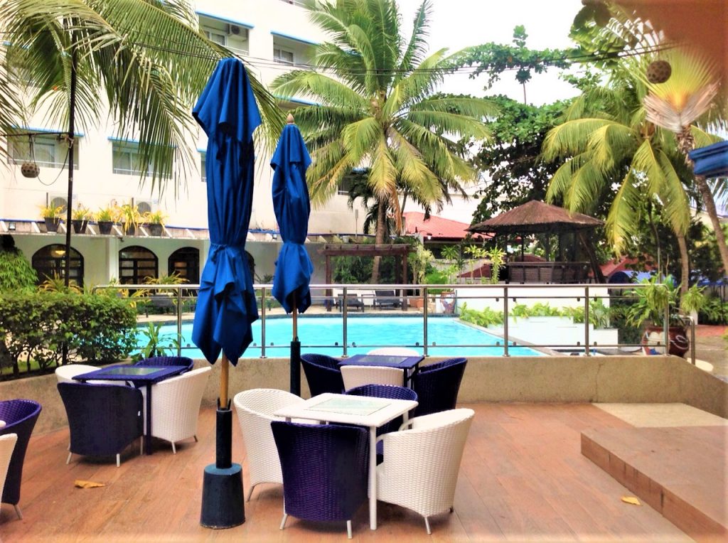 フィリピン留学　CEBU BLUE OCEAN EGI Hotel pool2