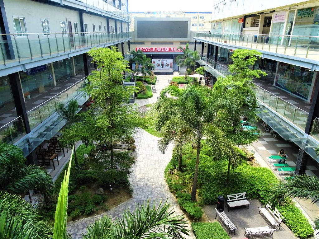 フィリピン留学　IDEA CEBU 緑のある中庭
