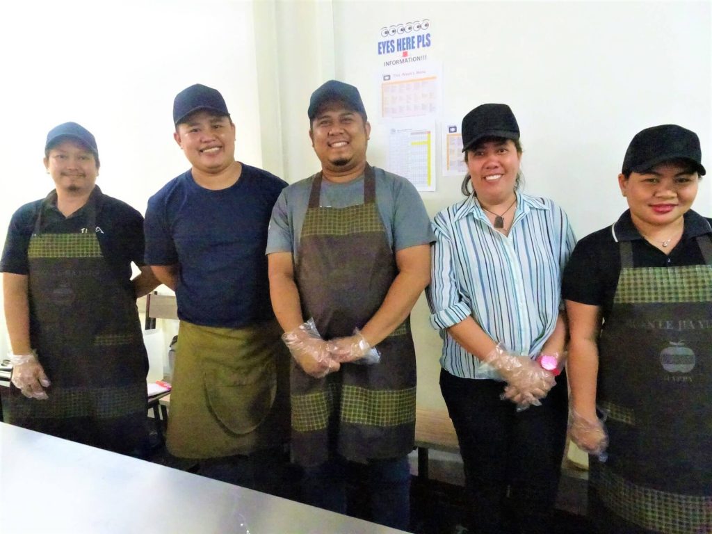 フィリピン留学　IDEA CEBUのキッチンスタッフ