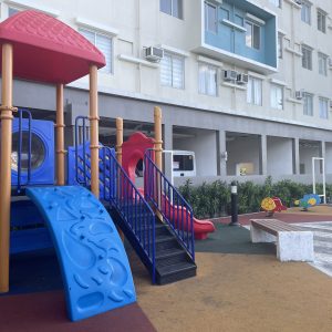 中庭　子ども遊具3
