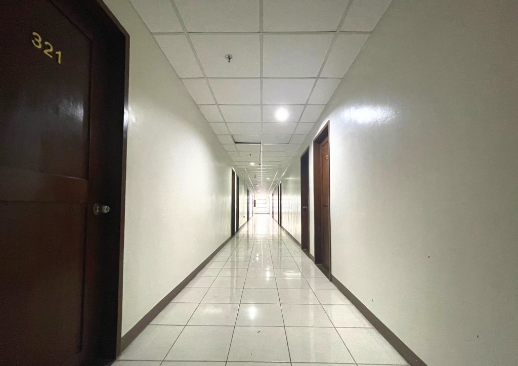 GLC_DormHallway01