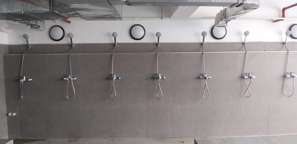 LCIC 大浴場　shower room